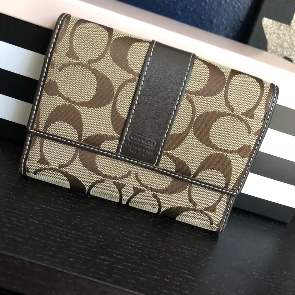 COACH BROWN SMALL WALLET